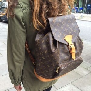 Mountsoris GM authentic  Louis Vuitton backpack